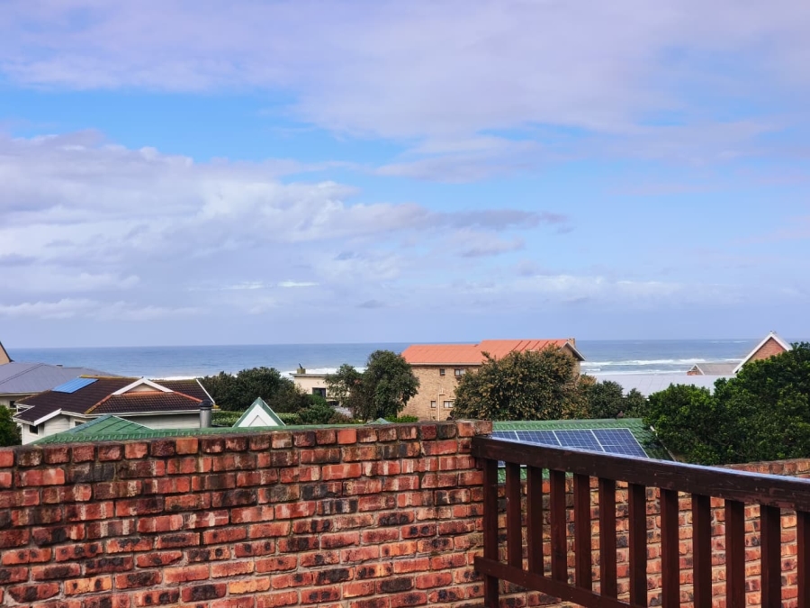 4 Bedroom Property for Sale in Oyster Bay Eastern Cape